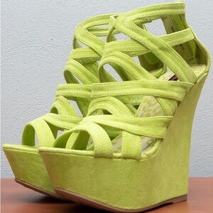 Dollhouse Conquest stacked women’s wedge heel